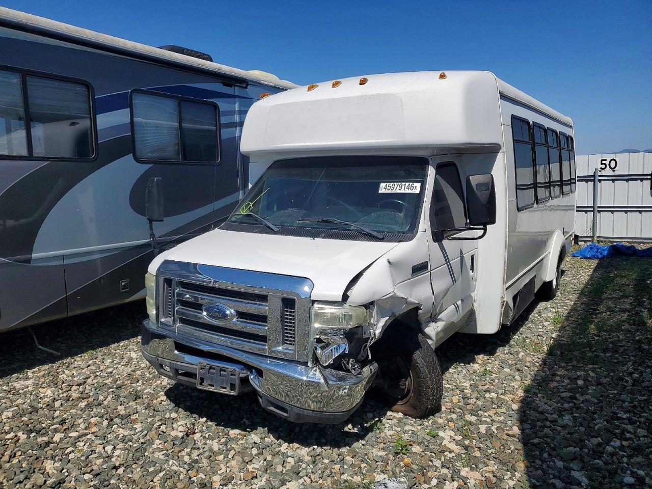 2010 Ford Econoline E450 Super Duty Cutaway Van