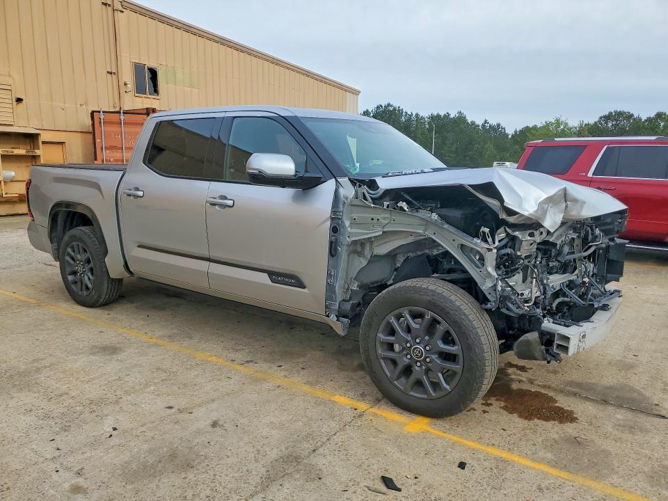 2023 Toyota Tundra Platinum HV