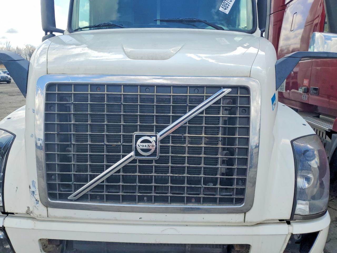 2004 Volv O VNL Semi Truck