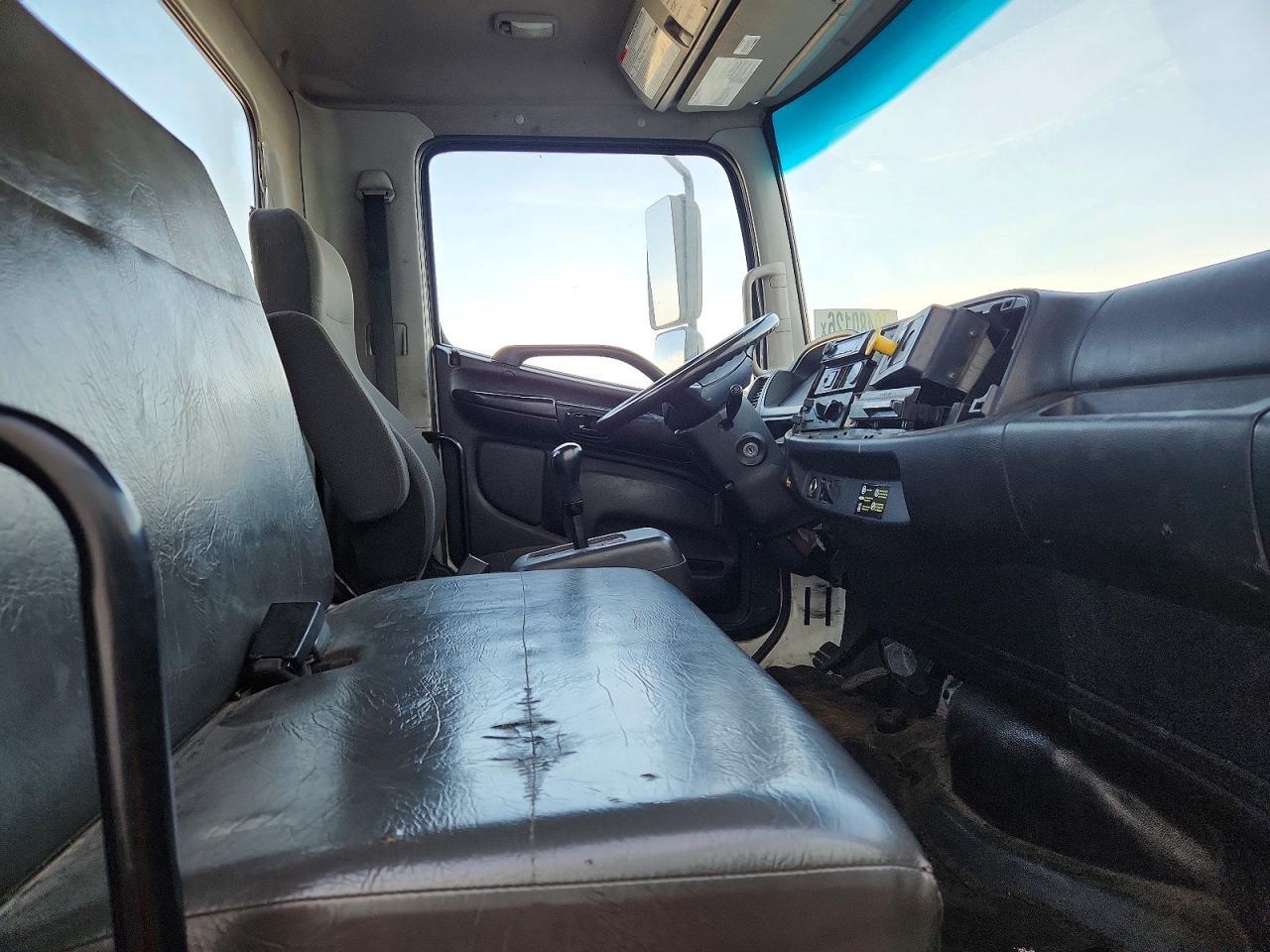 2014 Hino 258/268 Truck Cab AND Chassis