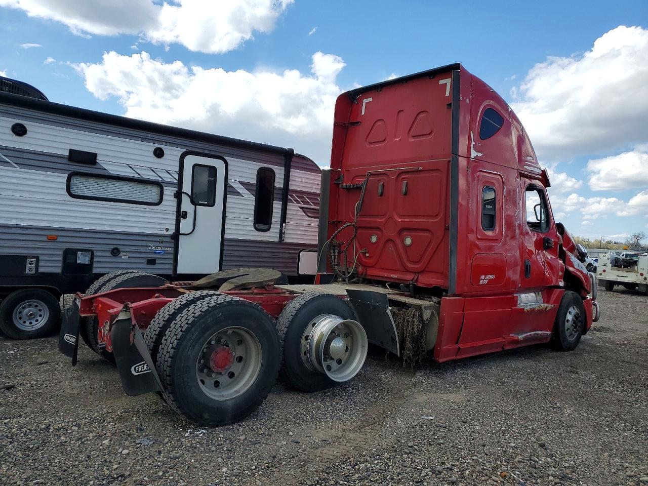 2018 Freigliner 2018 Freightliner Cascadia 125 Semi Truck
