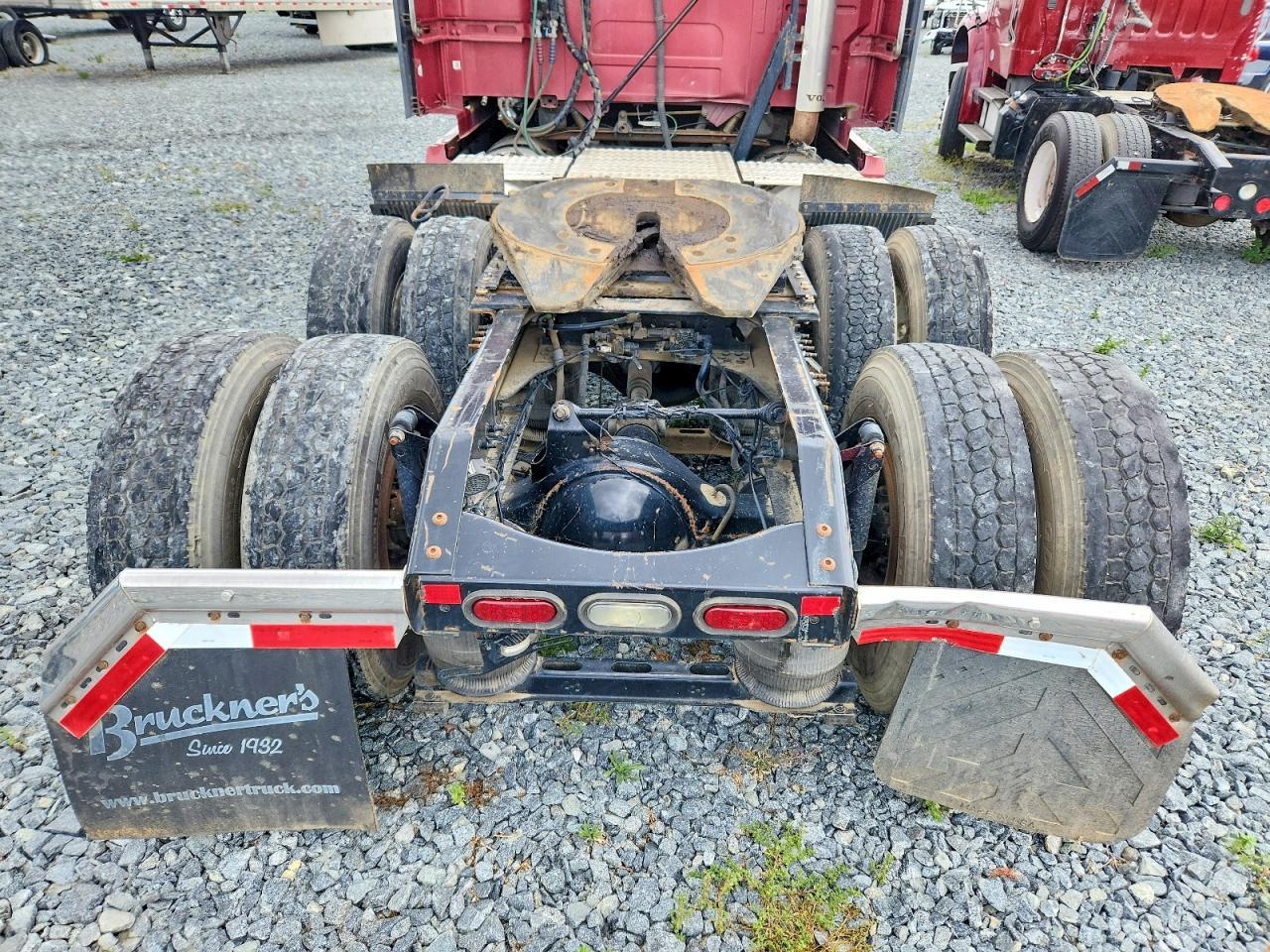 2015 Volv O VNL Semi Truck