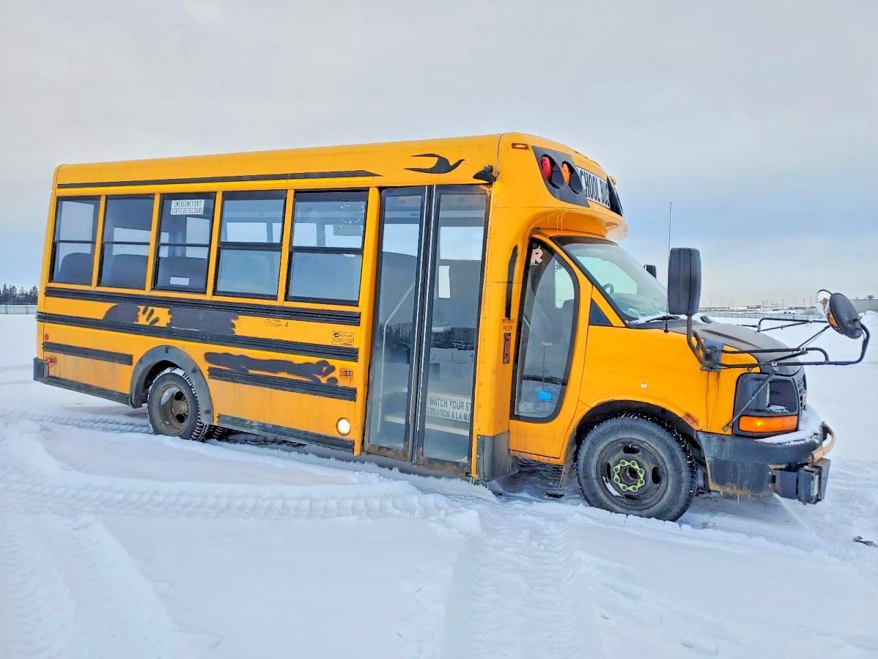 2011 GMC Savana Cutaway G3500