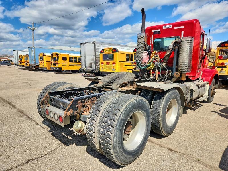 2013 Kenworth T800 Semi Truck