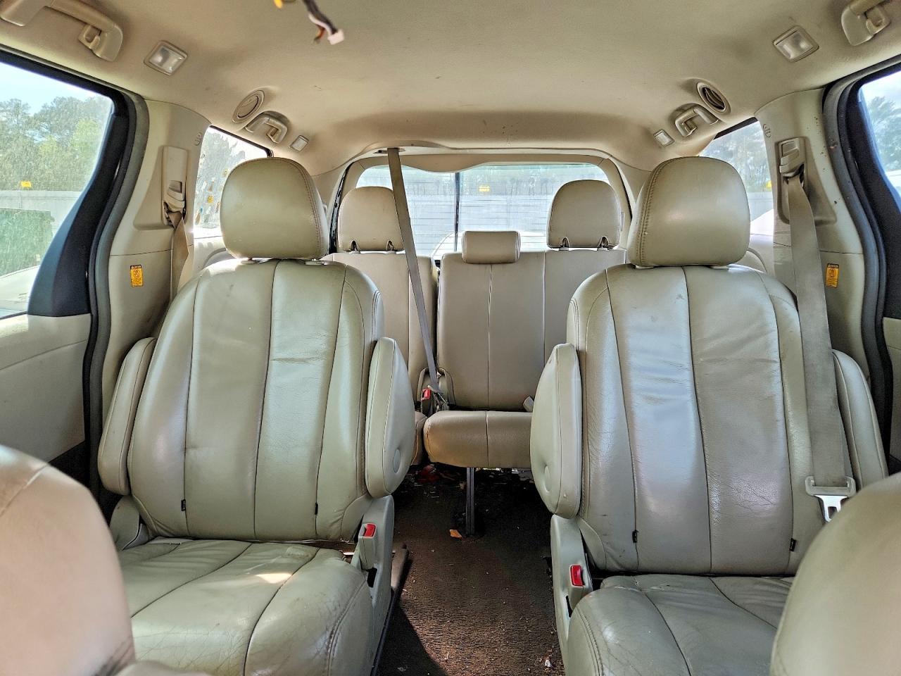 2011 Toyota Sienna Base 7-passenger