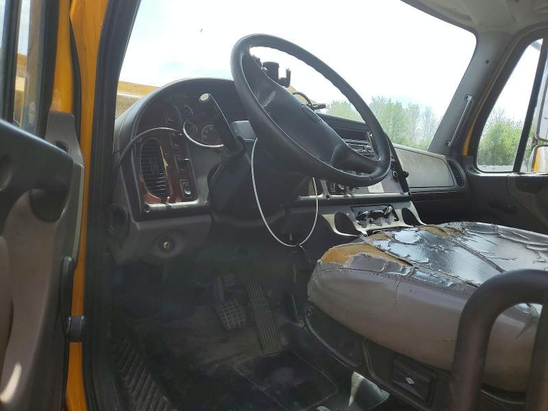 2013 Freigliner 2013 Freightliner Business Class M2 BOX Truck