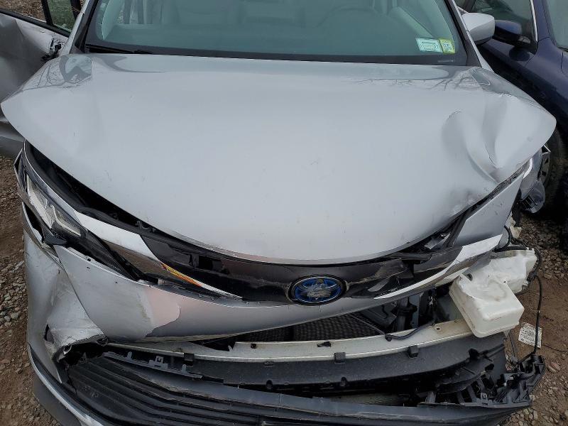 2021 Toyota Sienna le 8-passenger