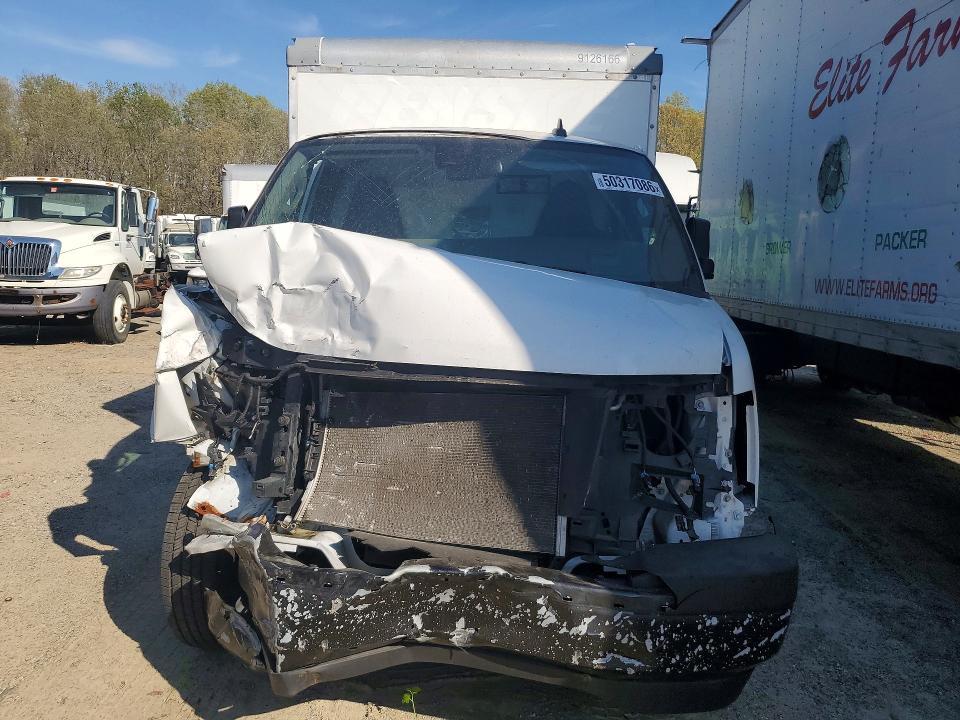 2022 GMC Savana BOX Truck