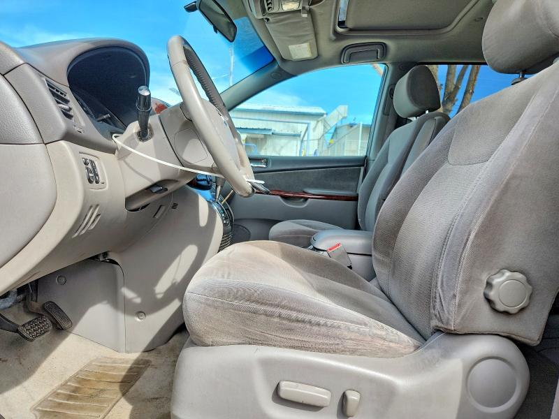 2004 Toyota Sienna xle 7 Passenger