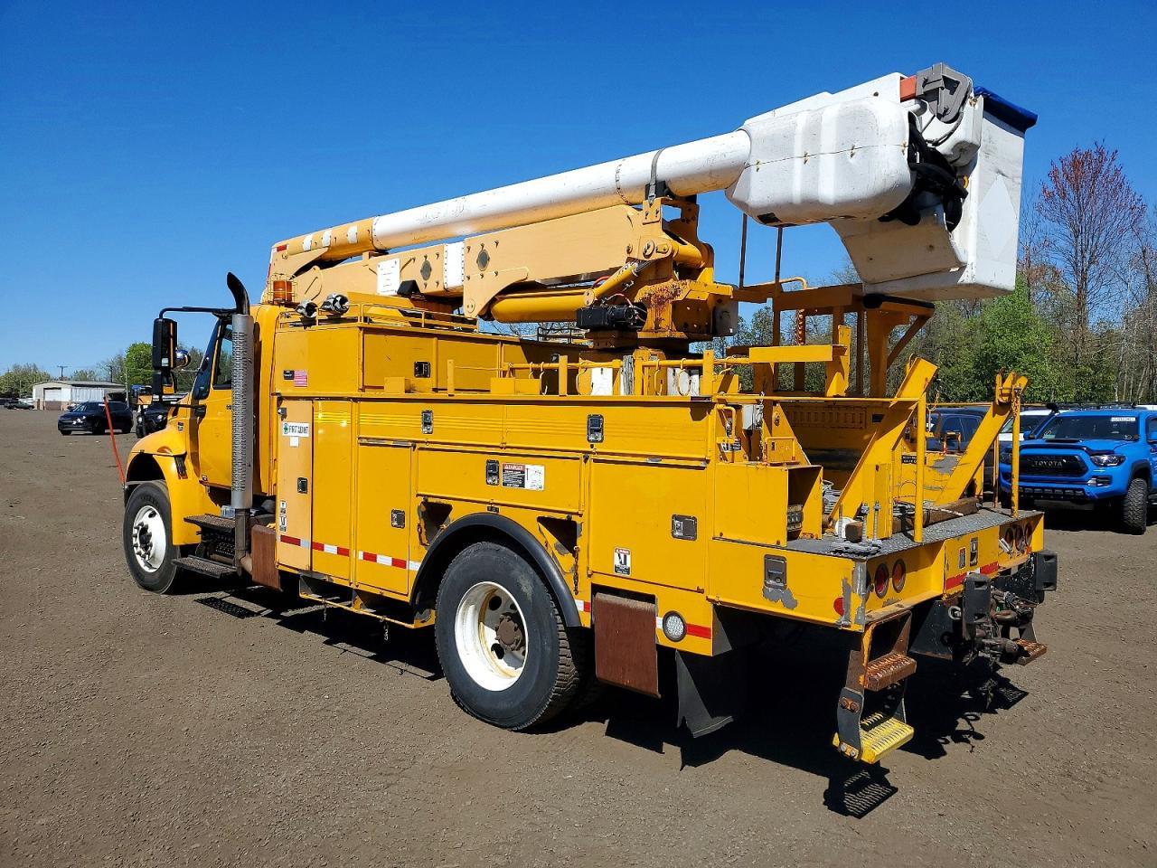 2011 International 4400 Bucket Truck