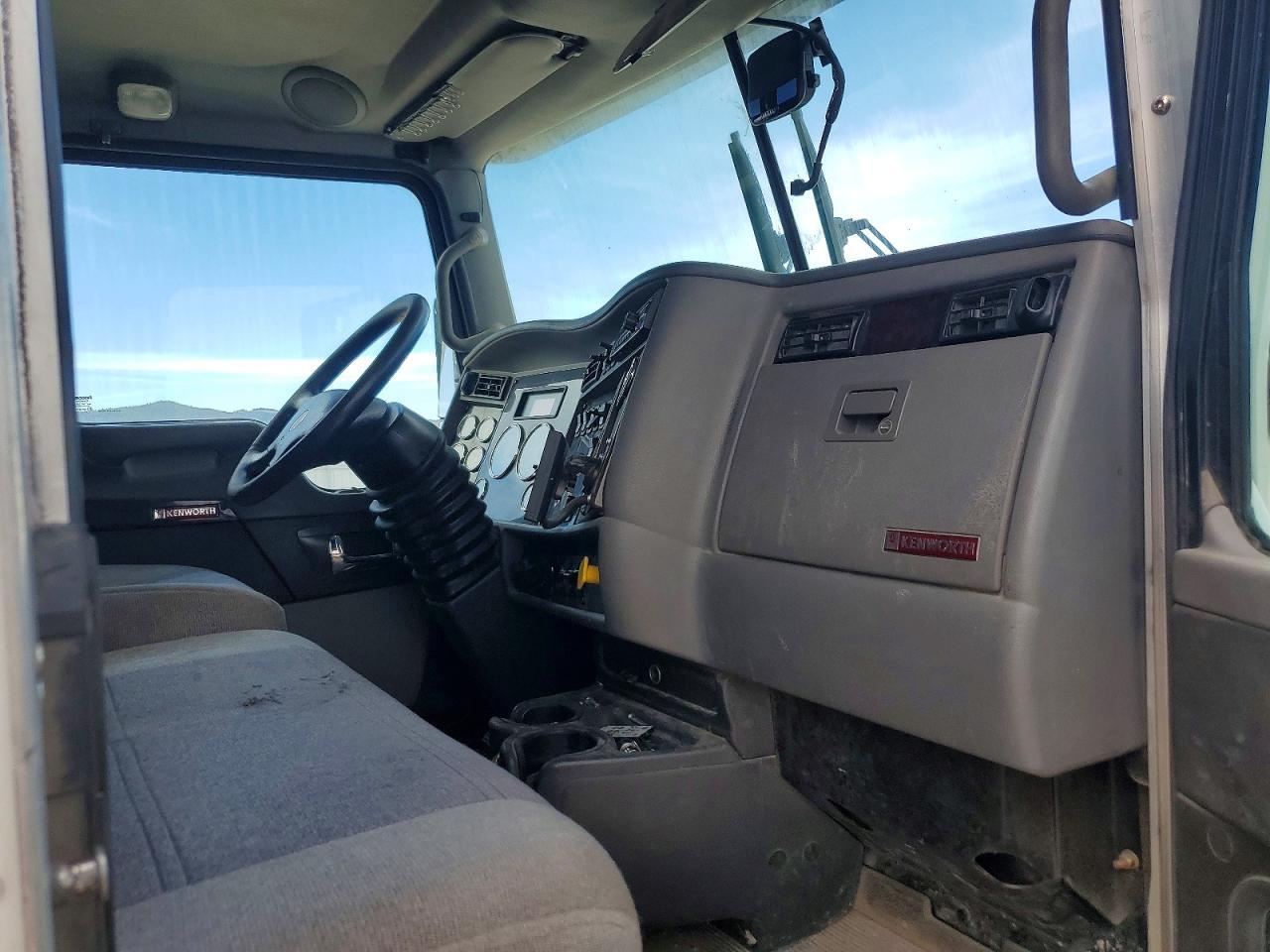 2019 Kenworth 548CH BOX Truck