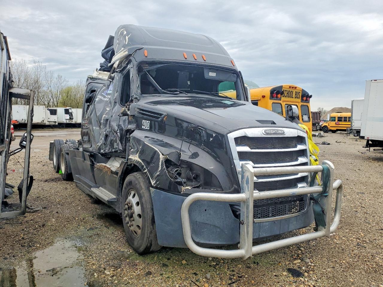 2020 Freigliner Cascadia 126