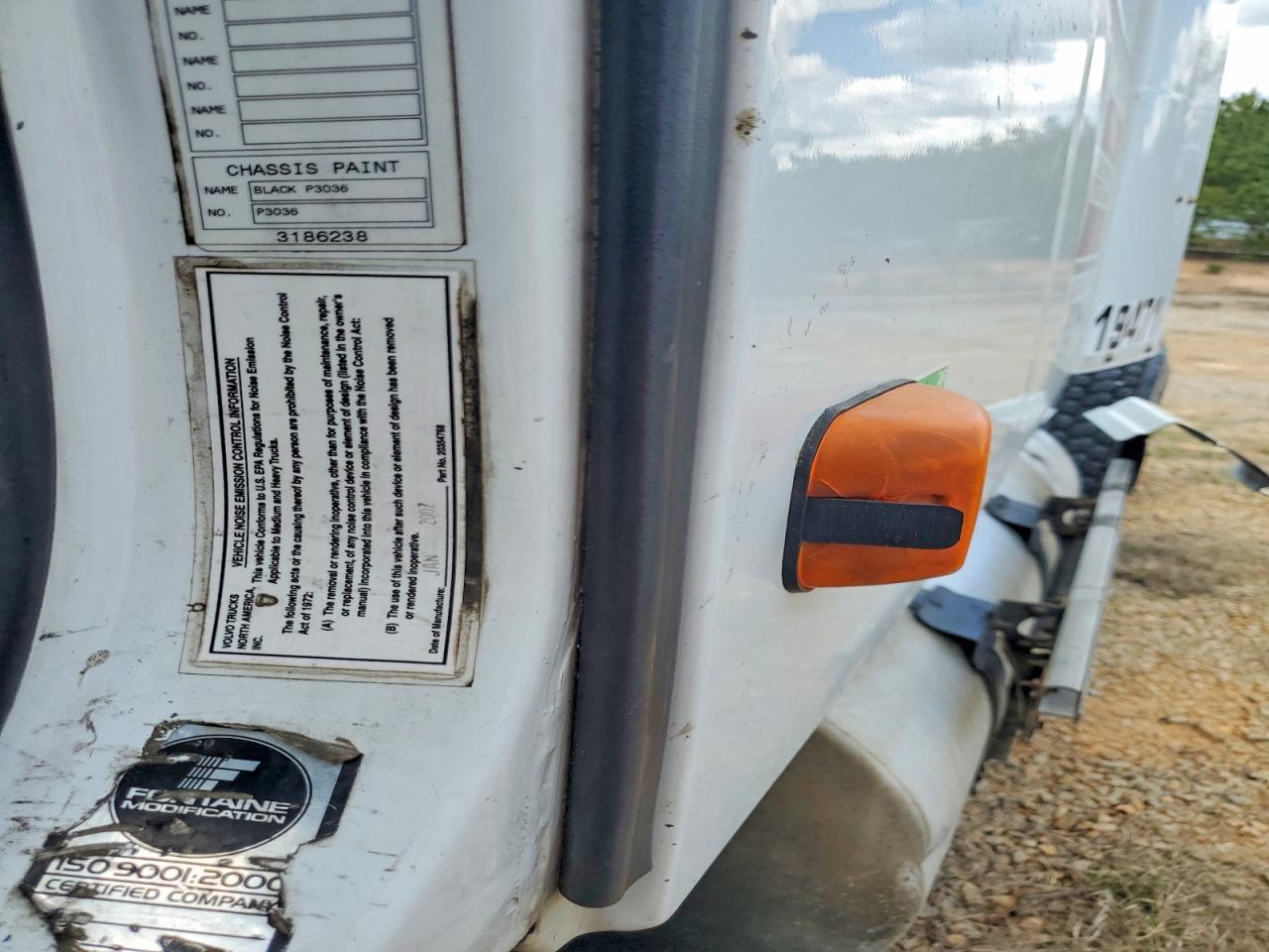 2008 Volvo VNL Semi Truck