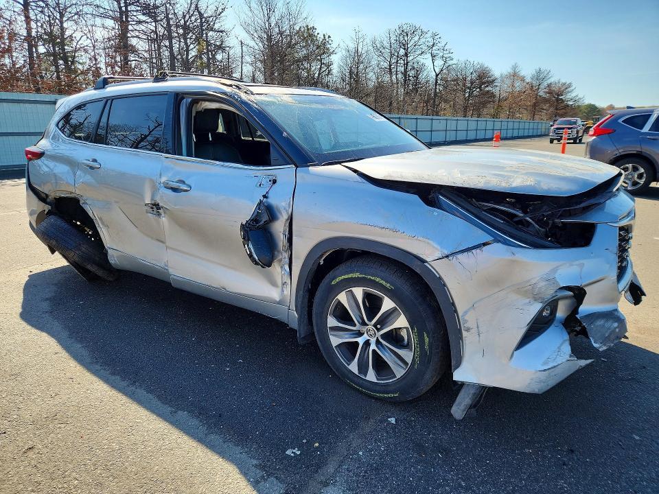 2022 Toyota Highlander xle