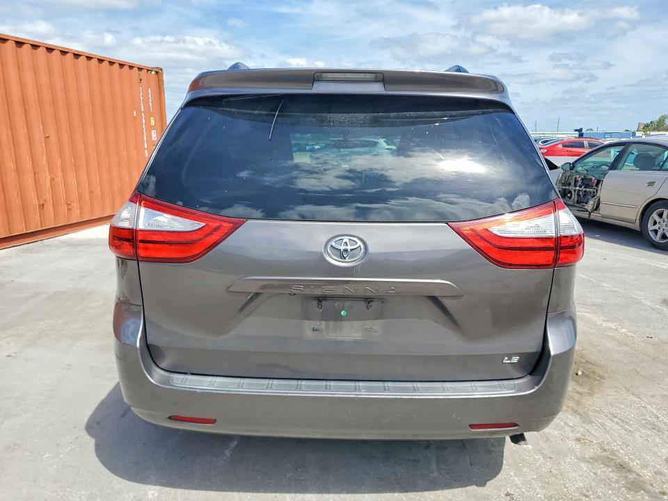 2015 Toyota Sienna le