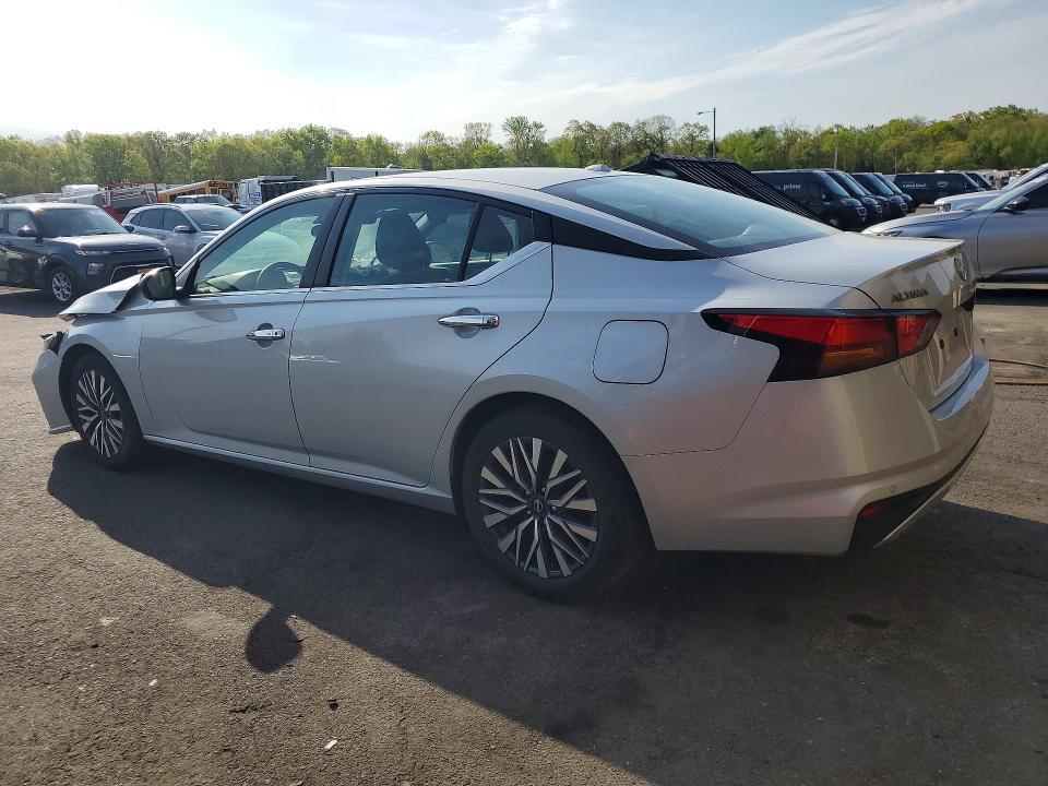 2024 Nissan Altima sv