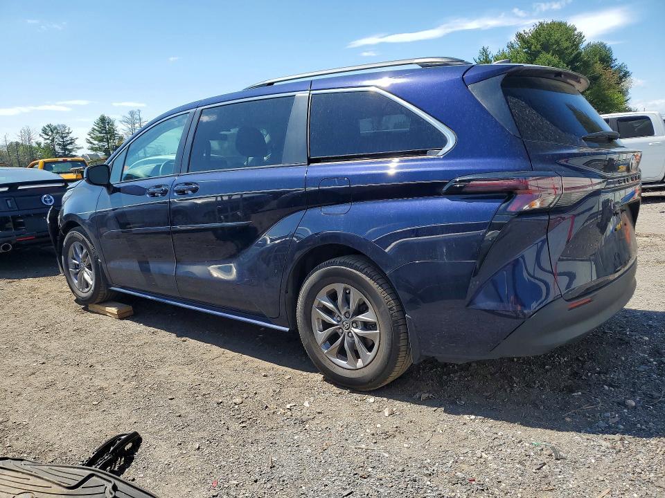 2023 Toyota Sienna le