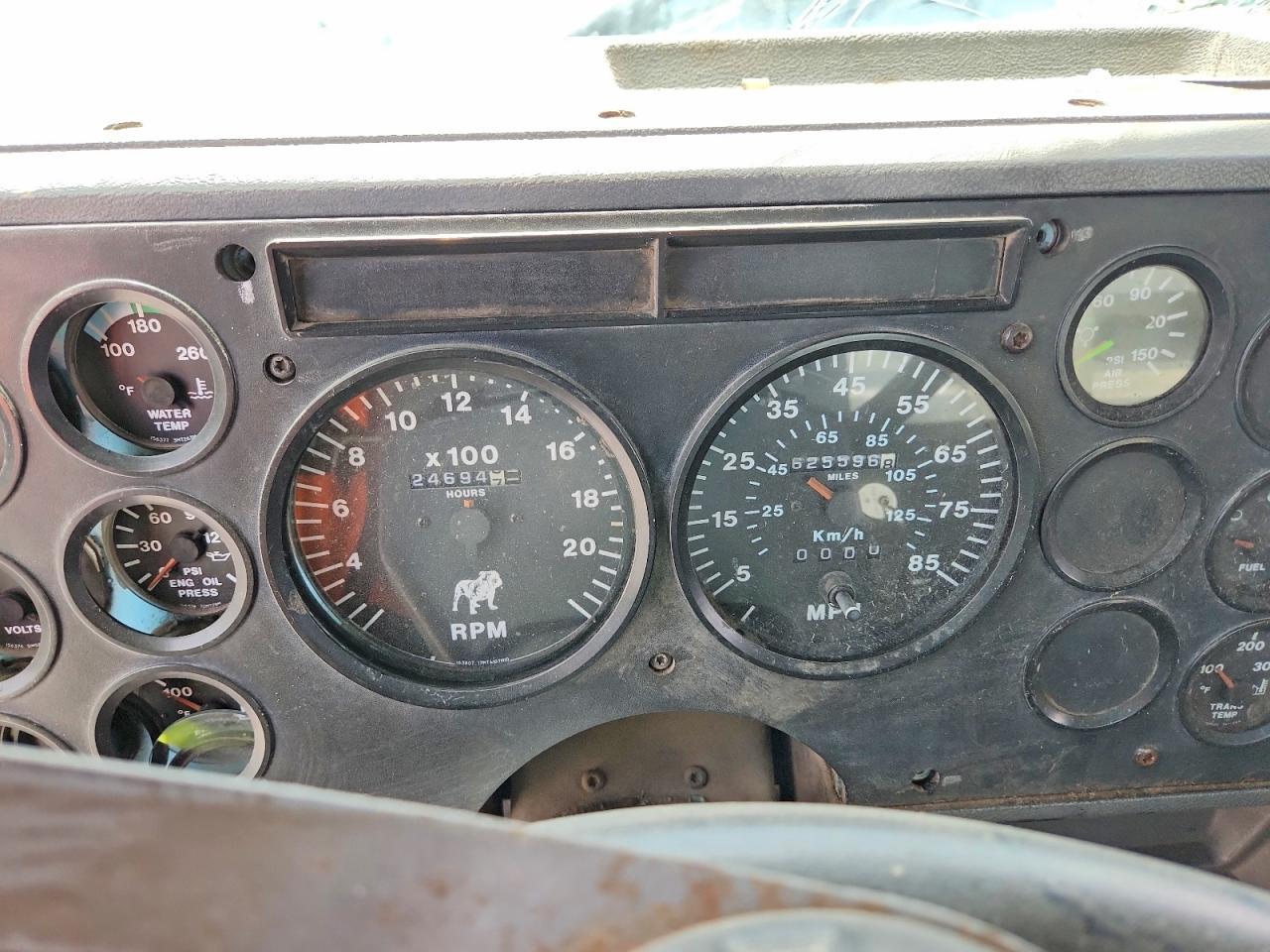 2000 Mack CH613 Semi Truck