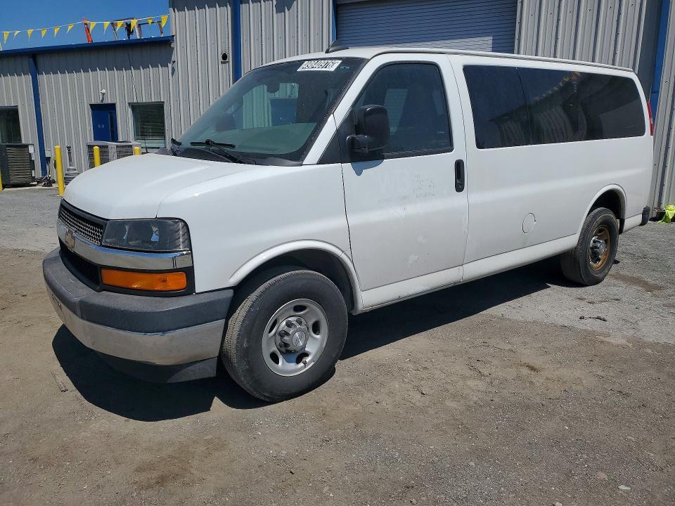 2017 Chevrolet Express G2500 lt