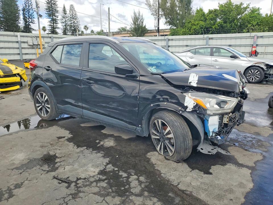 2020 Nissan Kicks sv