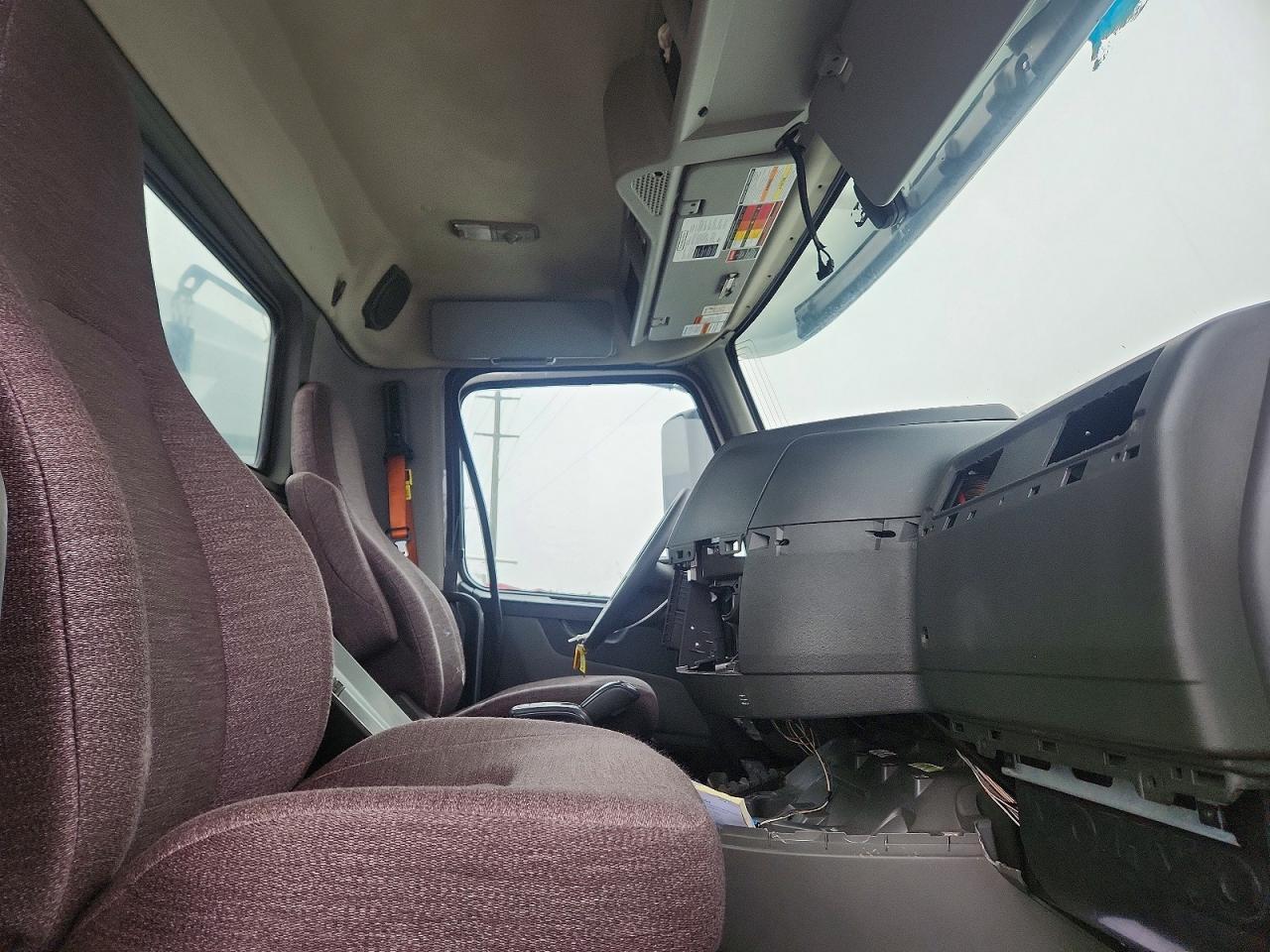 2021 Volv O VNL Semi Truck