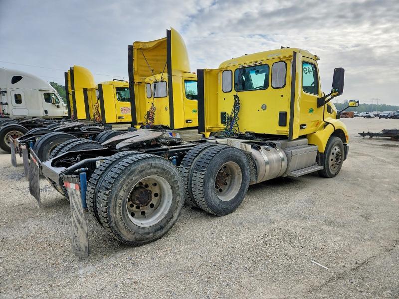2017 Peterbilt 579 Semi Truck