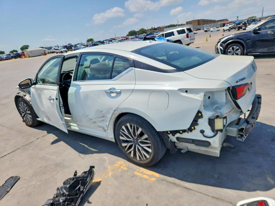 2023 Nissan Altima sv