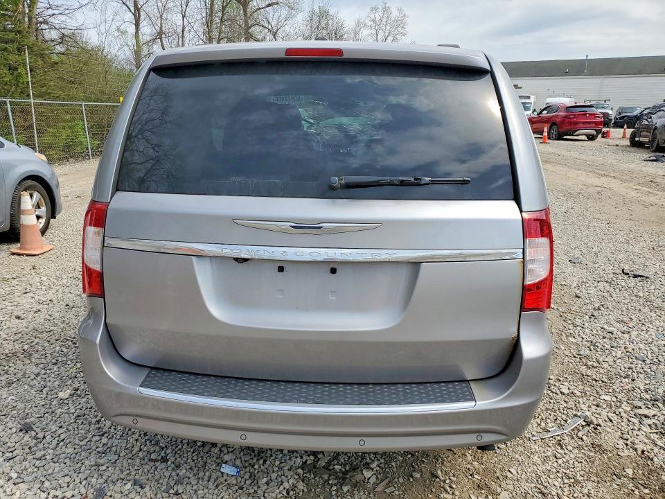 2015 Chrysler Town & Country Touring l