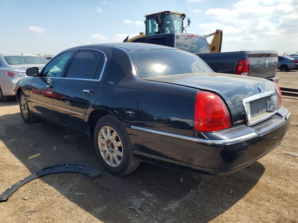 2011 Lincoln Town car Signature Limited