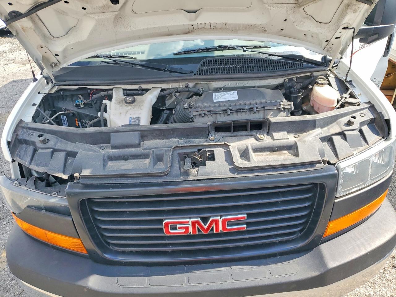 2022 GMC Savana BOX Truck
