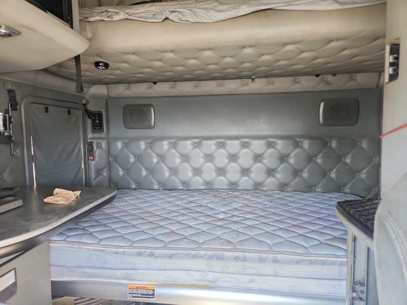 2014 Kenworth T680 Semi Truck