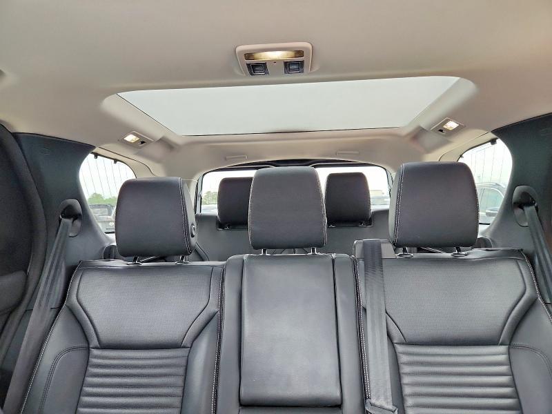 2024 Land Rover Discovery s