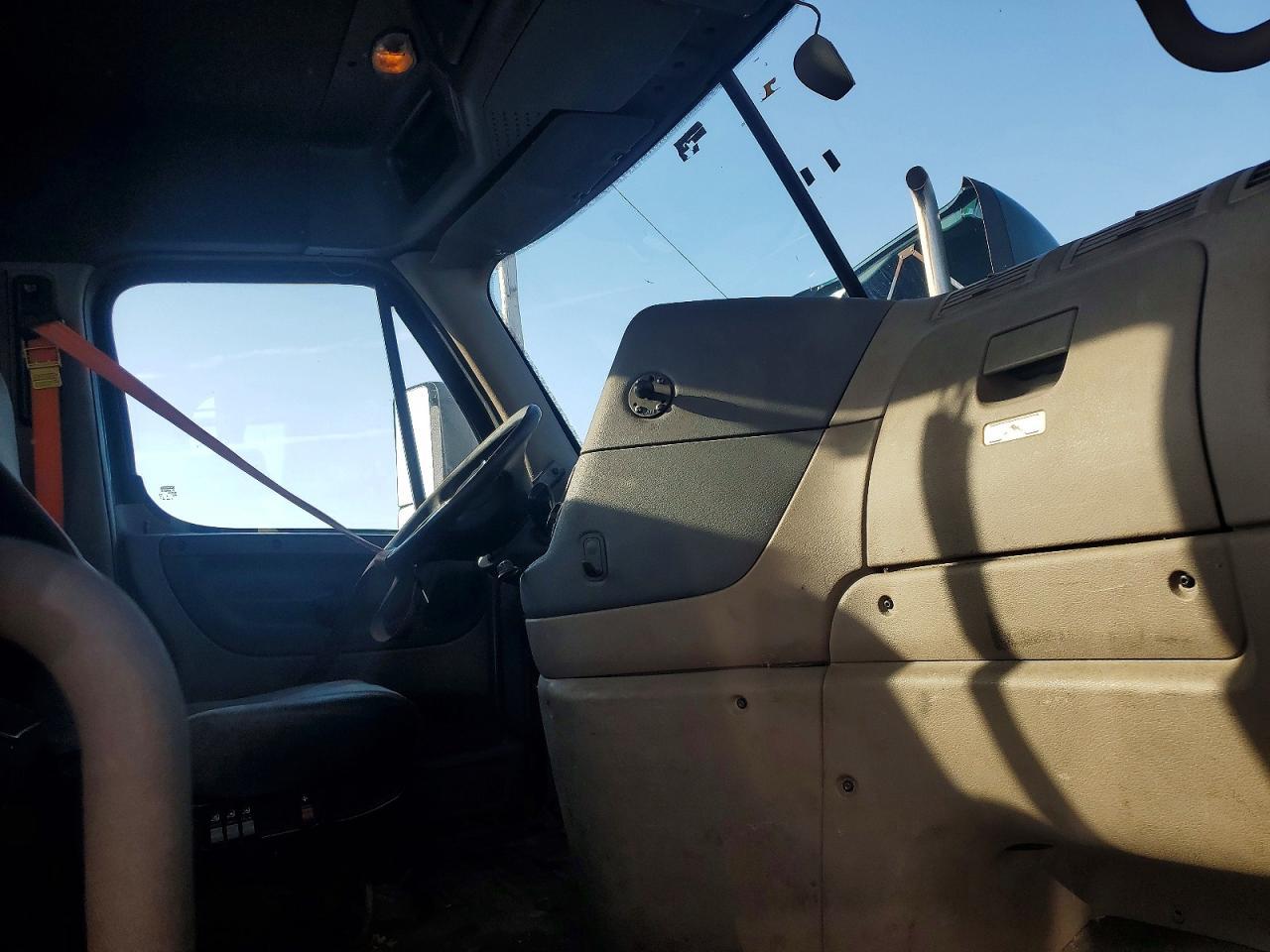 2018 Freightliner Cascadia 113 Semi Truck