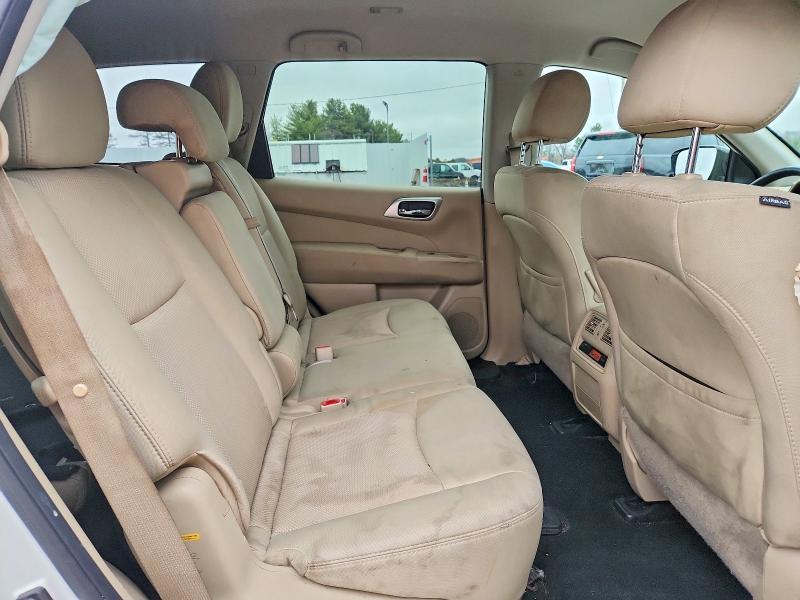 2017 Nissan Pathfinder sv