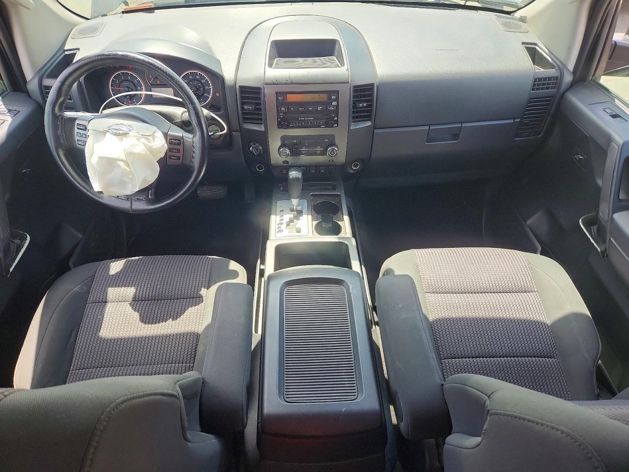 2011 Nissan Titan SV