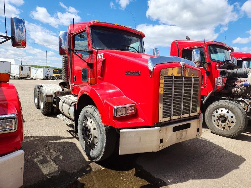 2014 Kenworth T800 Semi Truck