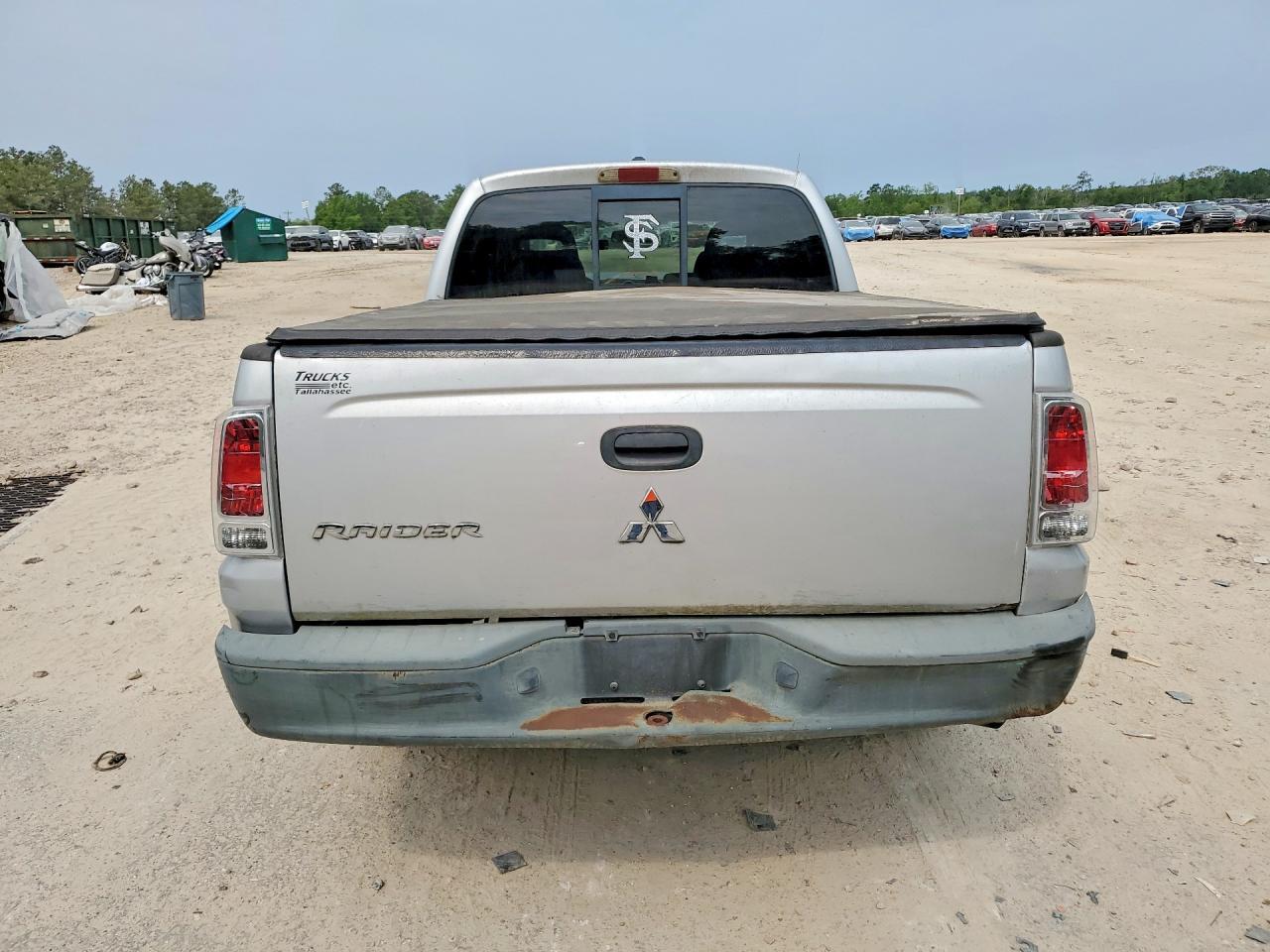2007 Mitsubishi Raider LS
