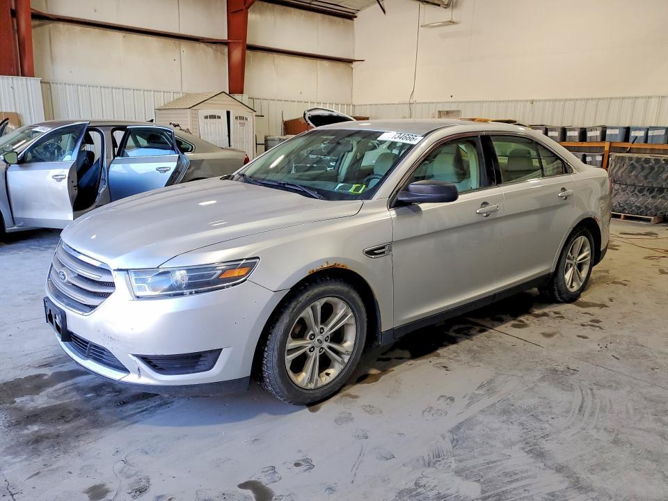2015 Ford Taurus se