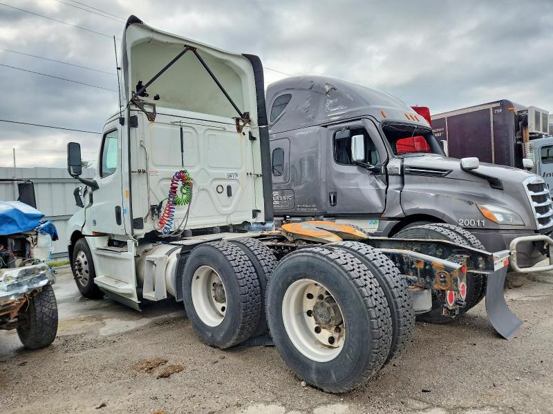 2019 Freigliner 2019 Freightliner Cascadia 126 Semi Truck