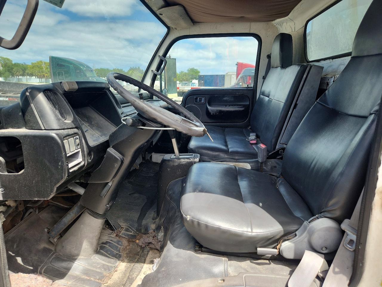 2002 Nissan Diesel UD1800 BOX Truck