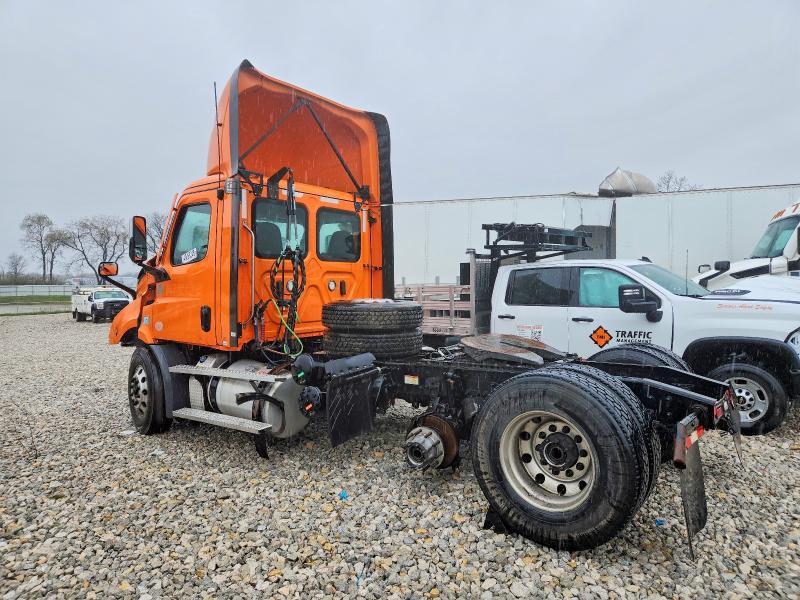 2021 Freigliner 2021 Freightliner Cascadia 116 Semi Truck