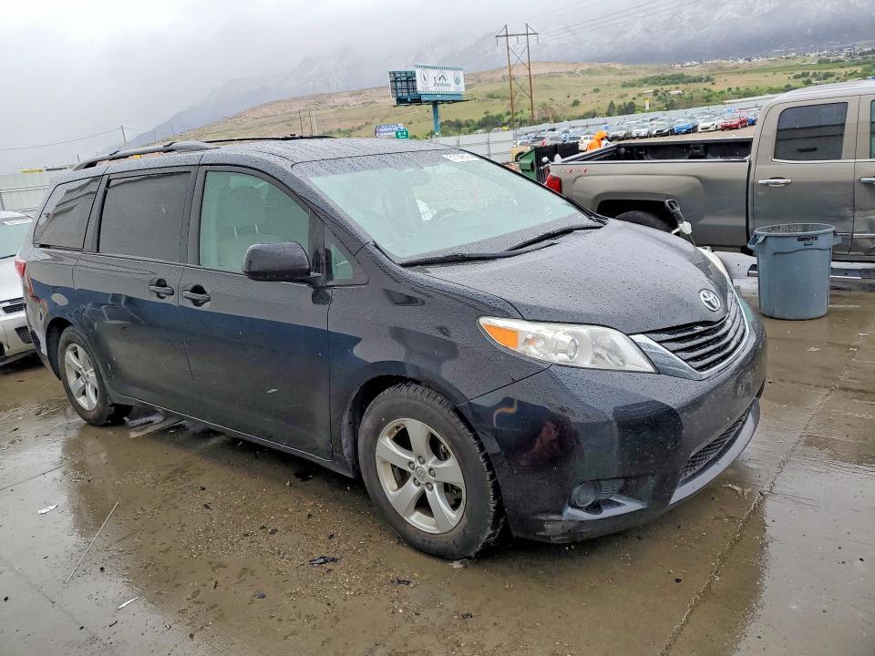 2016 Toyota Sienna le