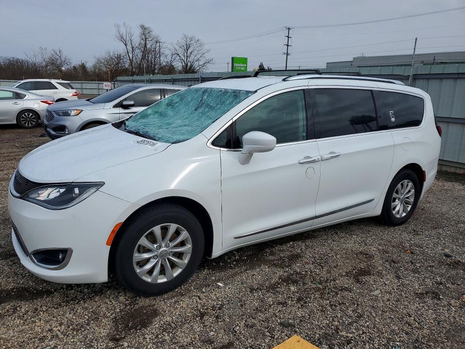 2019 Chrysler Pacifica Touring l