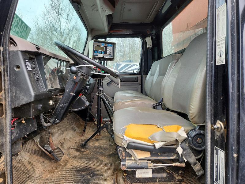 1999 International 4700 Spreader Truck