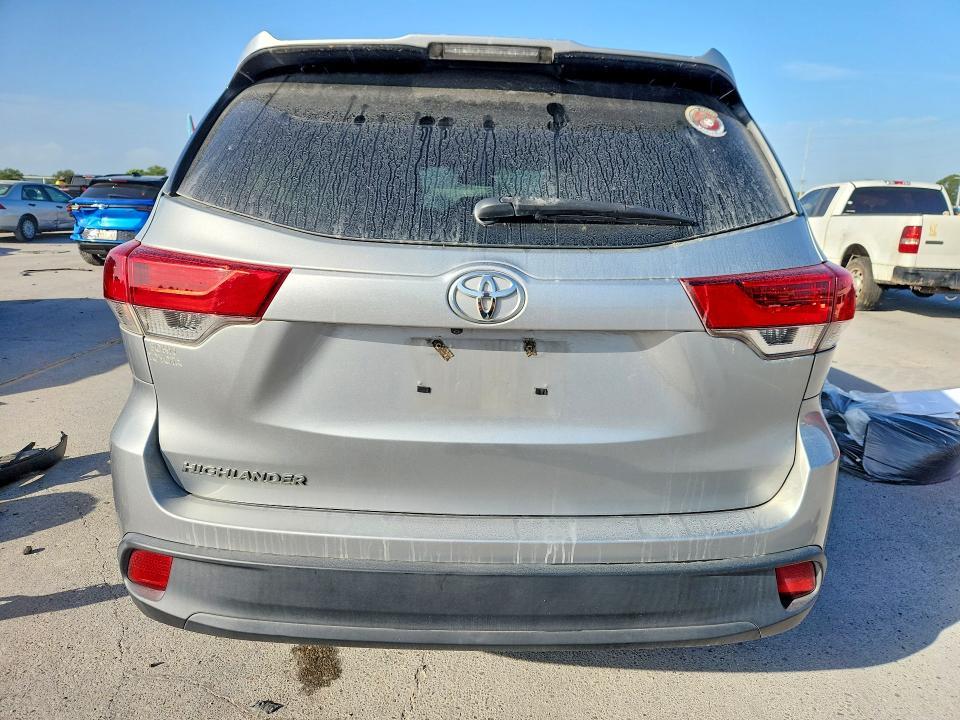 2019 Toyota Highlander le