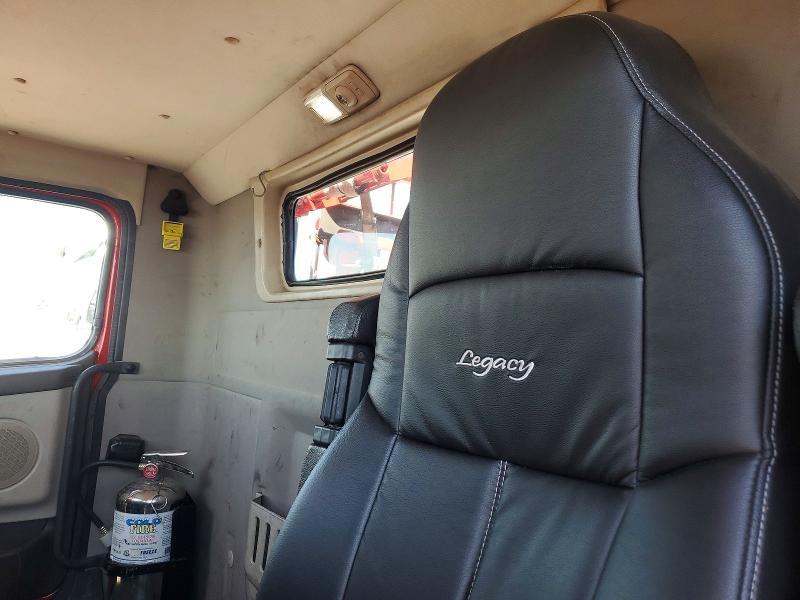 2017 Volvo VAH Car Hauler Truck