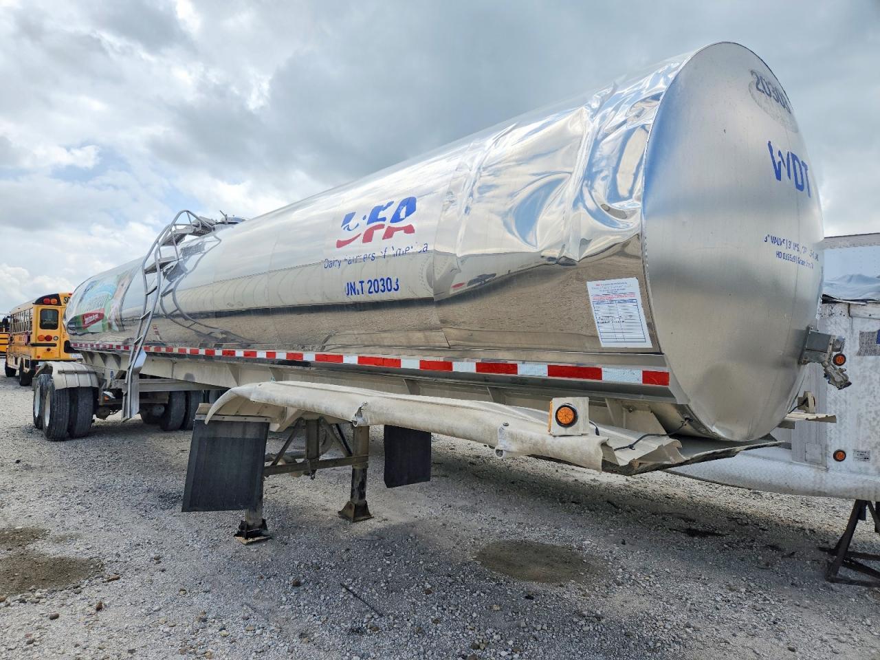 2003 Walker Tank Trailer