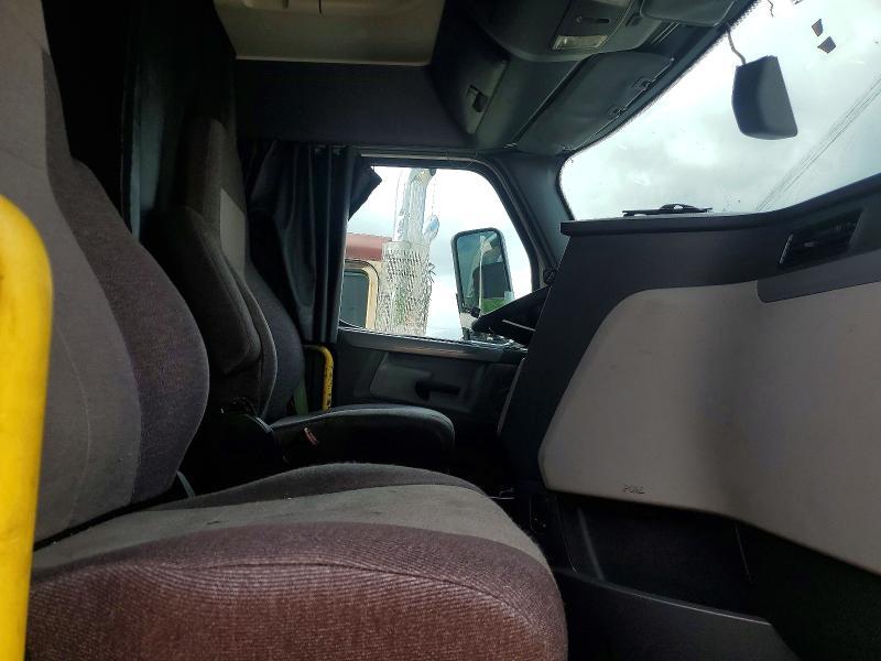 2018 Freightliner Cascadia 126 Semi Truck