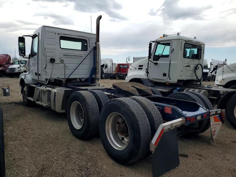 2012 Volvo VNL Semi Truck