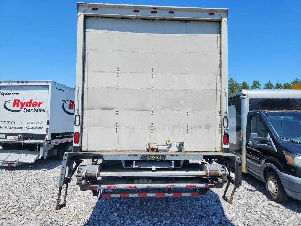 2016 Freigliner 2016 Freightliner Business Class M2 BOX Truck